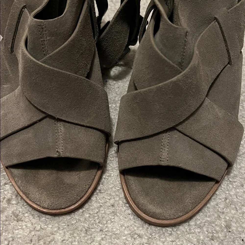 Marc Fisher LTD Valen Sandal TAUPE SUEDE size 6 - Picture 13 of 16